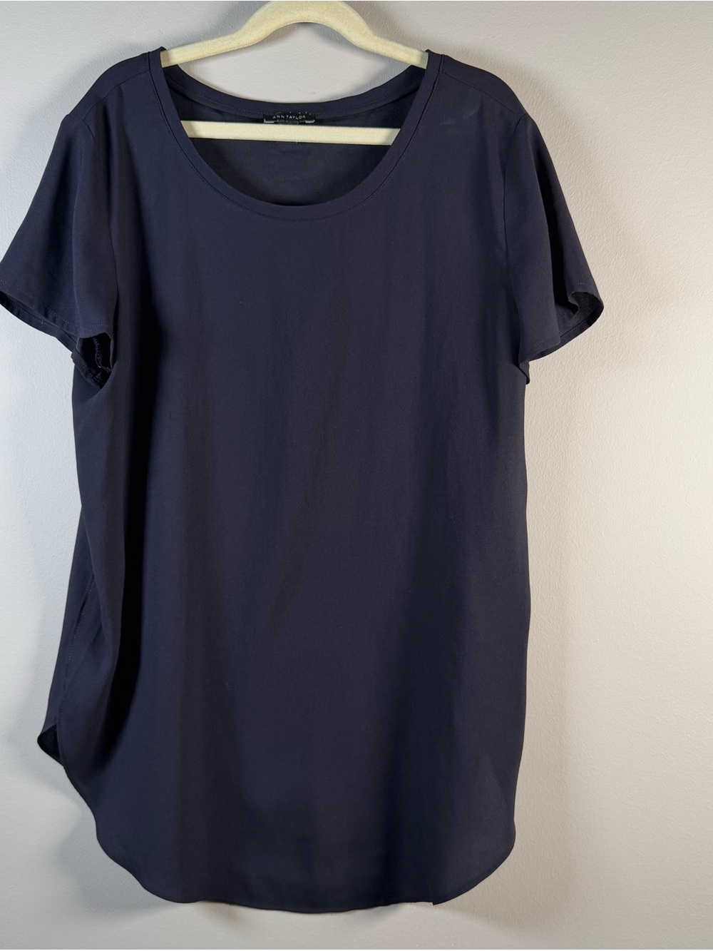 Ann Taylor Navy Short Sleeve Scoop Neck Tee